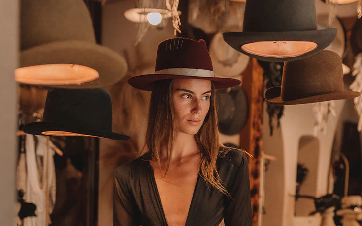 El misterio de los sombreros Tuluminati: una guía de estilo para combinar estos tocados con tu guardarropa