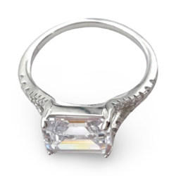 Silver Ring with zircons