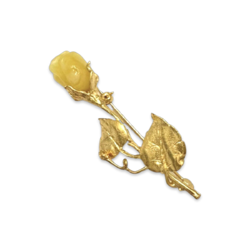 Rose brooch made of gilding and amber