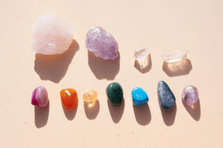 What Stone to Choose by Date of Birth: A Guide to Birthstones