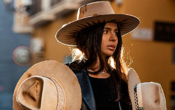 Tendances de couleurs : Nuances de chapeaux d'automne qui correspondent à la saison 2025