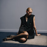 Schwarze Leinenweste