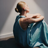 Türkisfarbener Leinenkleid