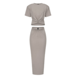 Zweiteiliger Satz mit Oberteil und Midi-Rock