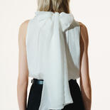 Біла напівпрозора блузка без рукавів