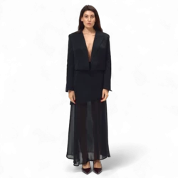 Le costume est trois noir