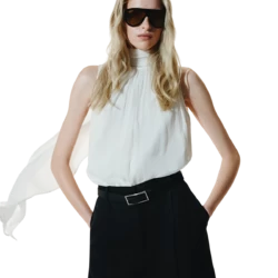 Blouse blanche translucide sans manches