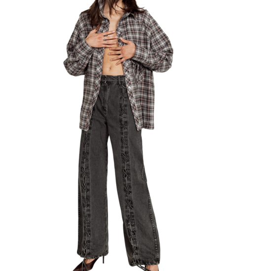 Graue Jeans mit Schnürsenkeln