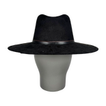 Certainly! Here is the translated HTML content:

Schwarzer Wildleder-Fedora mit Quarz