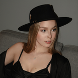 Федора з золотими деталями