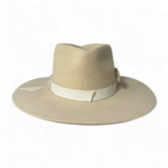 Шапка з тонкої вовни кольору слонової кістки з кристалами та ручною вишивкою