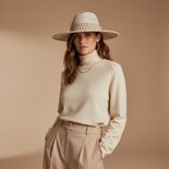 Ivory Suede Fedora
象牙色麂皮软呢帽