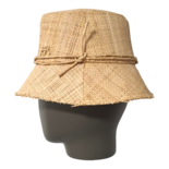Sombrero de pescador adornado con monograma