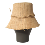 Sombrero de pescador adornado con monograma