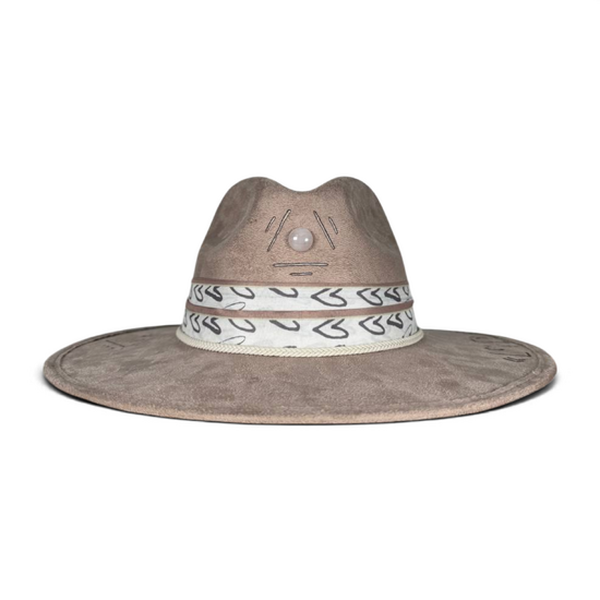 Sure, here is the translation with the HTML structure unchanged:

Beige Suede Fedora with Quartz
米色麂皮软呢帽配石英