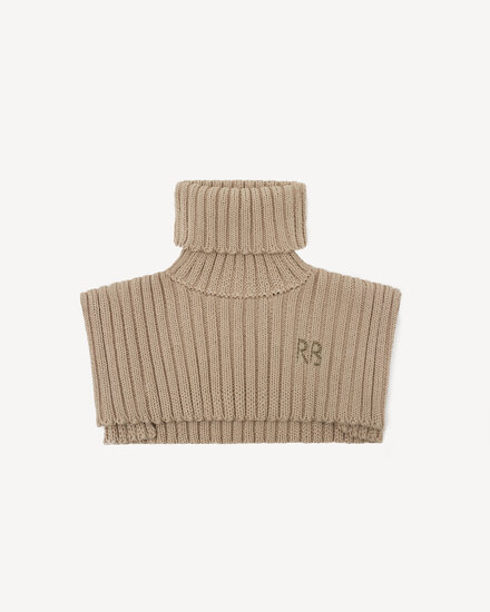 Cuello Tipo Babero de Algodón Adornado con Monograma