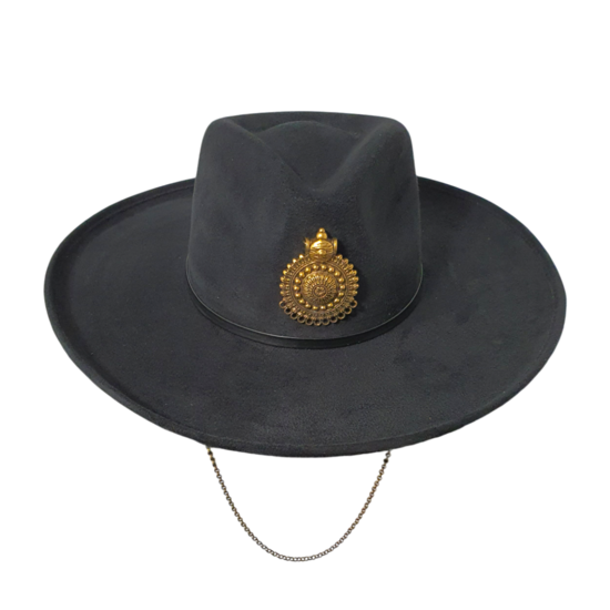 Fedora-Hut mit Kette