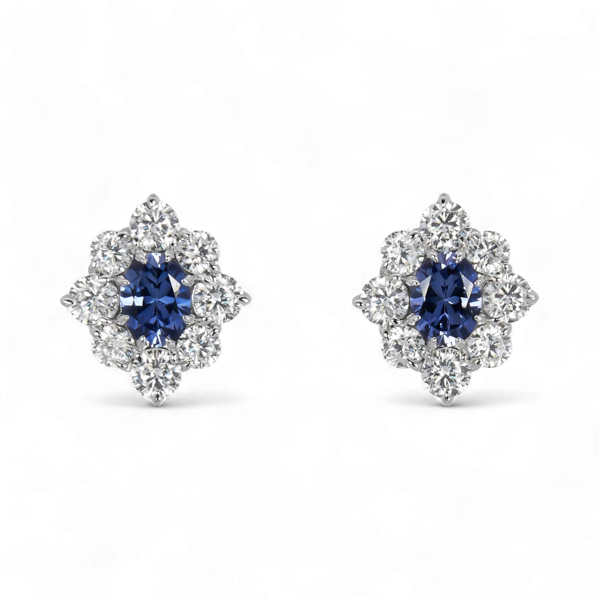 人造蓝宝石和钻石耳环