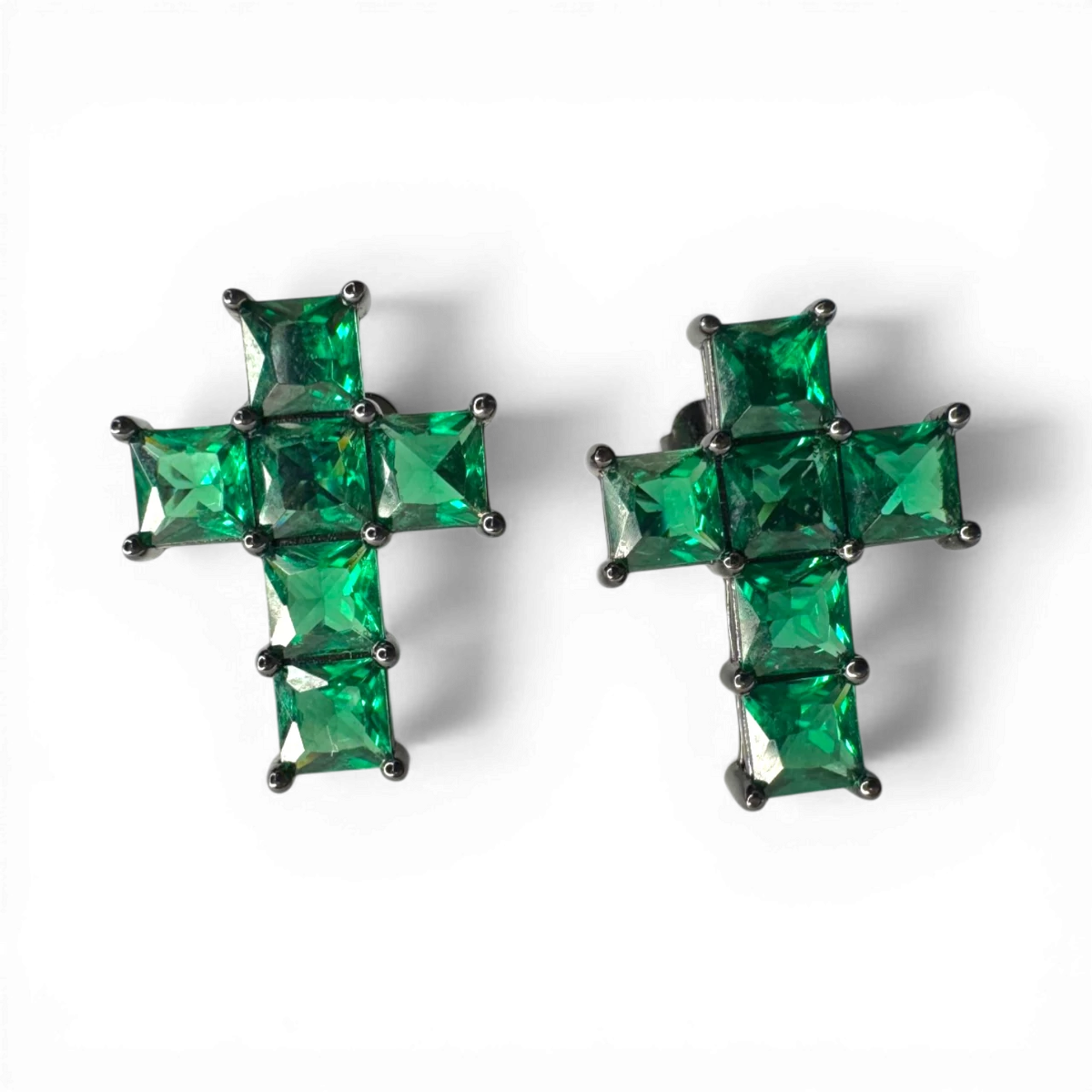 十字形耳环带方形绿色纳米