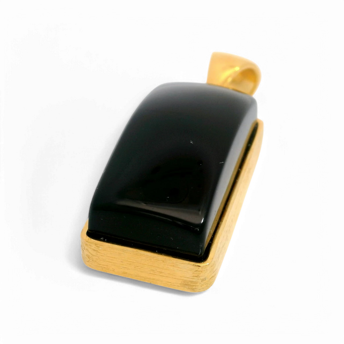 Позолочений бурштиновий кулон