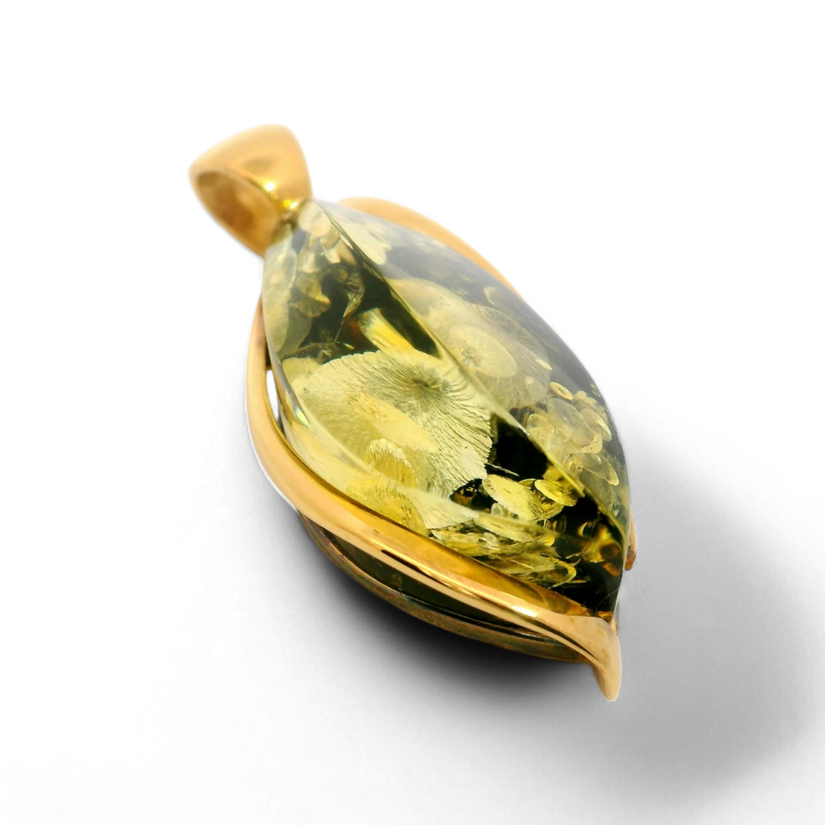 Colgante bañado en oro con ámbar verde