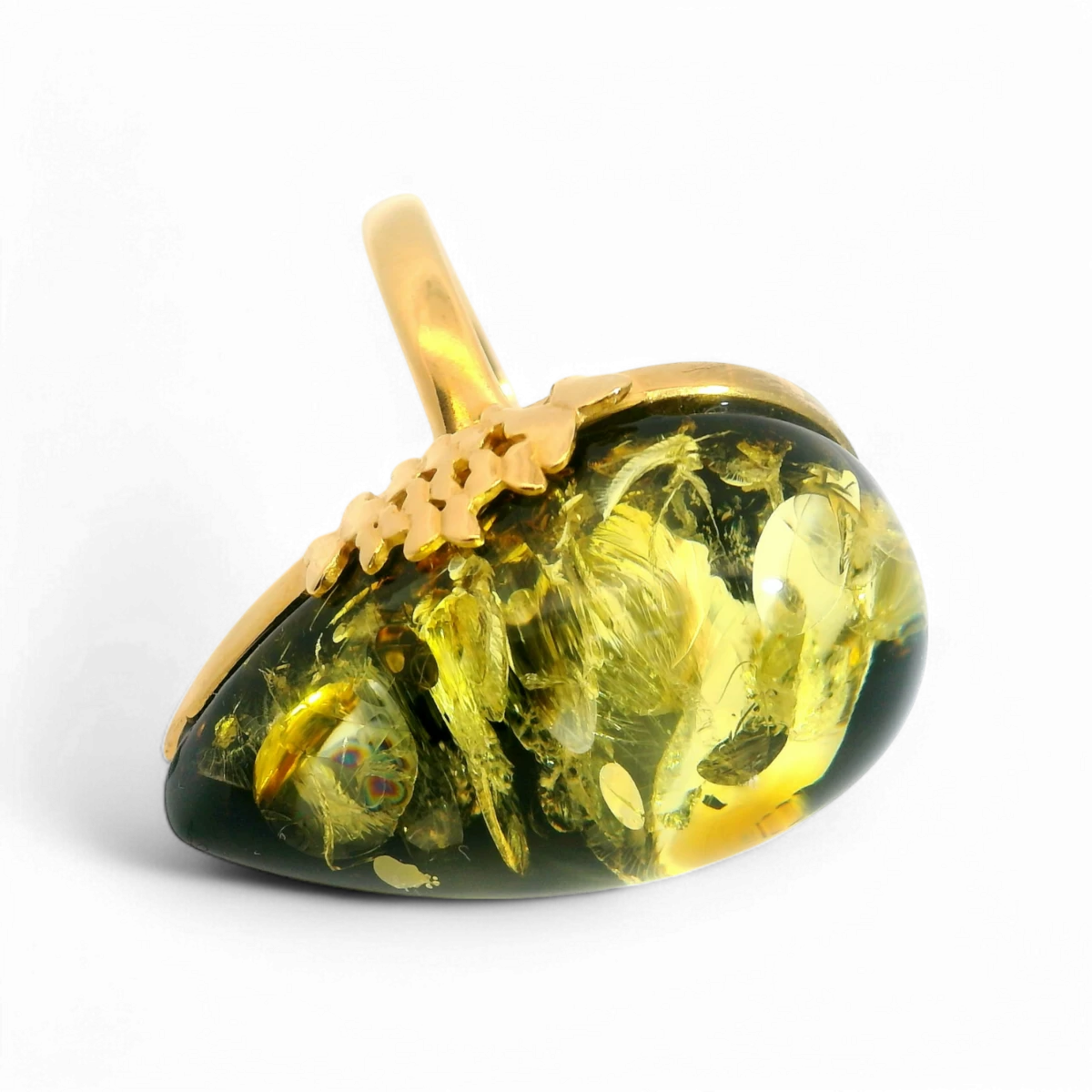 Bague plaquée or avec ambre verte