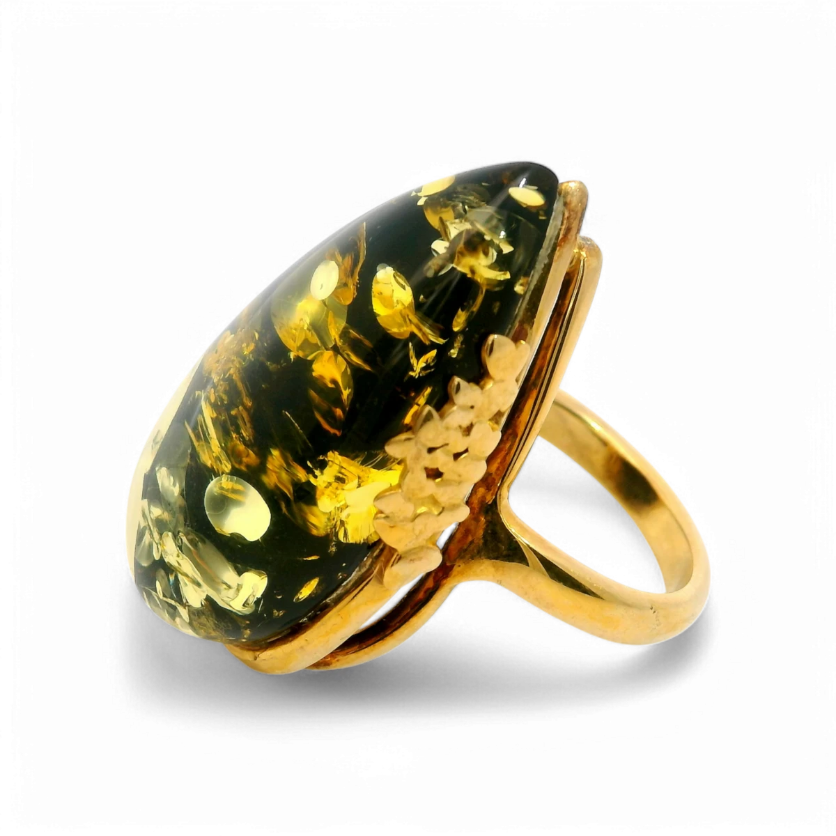 Bague plaquée or avec ambre verte