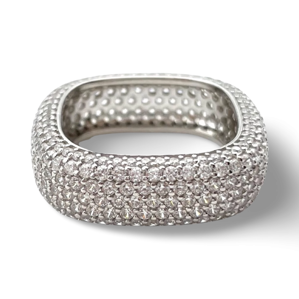 Rechteckiger Ring mit weißen Zirkonen