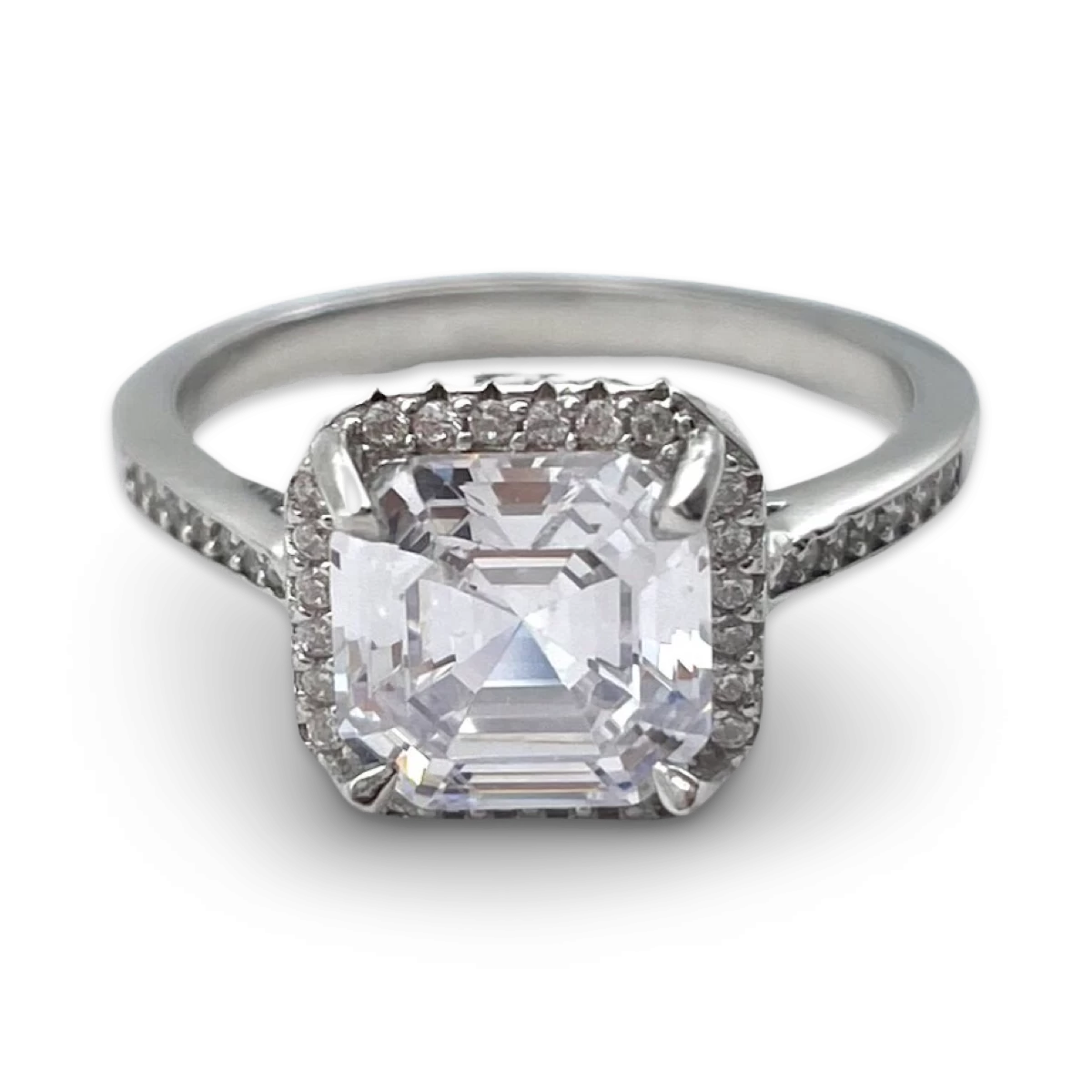 Silberring mit weißem Zirkon