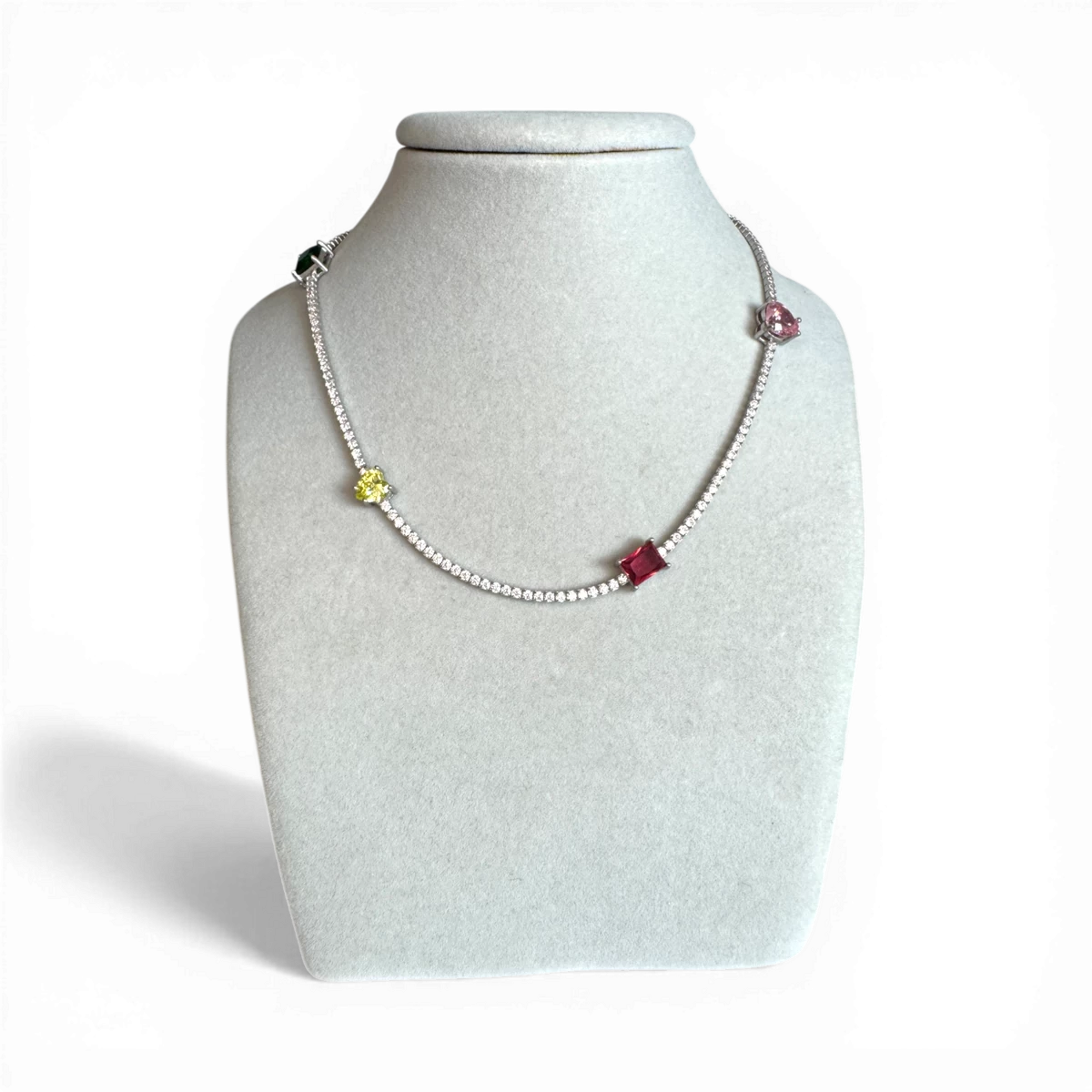 Tennis necklace with 4 stones