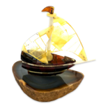 Бурштиновий сувенір на агатовій підставці «Корабель»