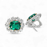 Pendientes de esmeralda artificial y diamantes