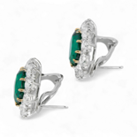 Pendientes de esmeralda artificial y diamantes