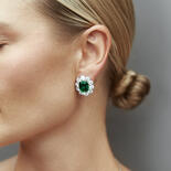 Pendientes de esmeralda artificial y diamantes