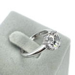 Bague de fiançailles à coupe classique