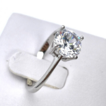 Verlobungsring mit klassischem Rundschliff