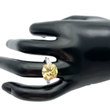 Елегантне каблучка з круглою шліфовкою