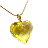 Pendentif en ambre à facettes