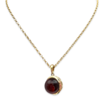 Verzierter Bernsteinanhänger