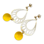 Mit Bernstein überzogene Ohrringe