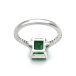 Bague en argent avec zircons