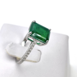 Bague en argent avec zircons