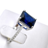 Silberring mit Zirkonen