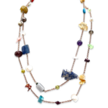 Halskette mit mehreren Steinen