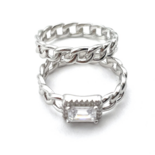 Paar von silbernen geflochtenen Ringen