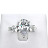 Каблучка з перлиною у формі груші з срібла