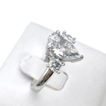 Каблучка з перлиною у формі груші з срібла