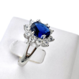 Заручильний перстень, натхненний принцесою Діаною