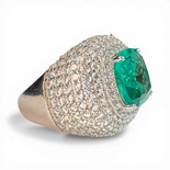 Ring mit Pavé-Kissenstein mit Paraiba-Glas und weißem Zirkon