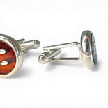 银色袖扣，配琥珀“笑脸”